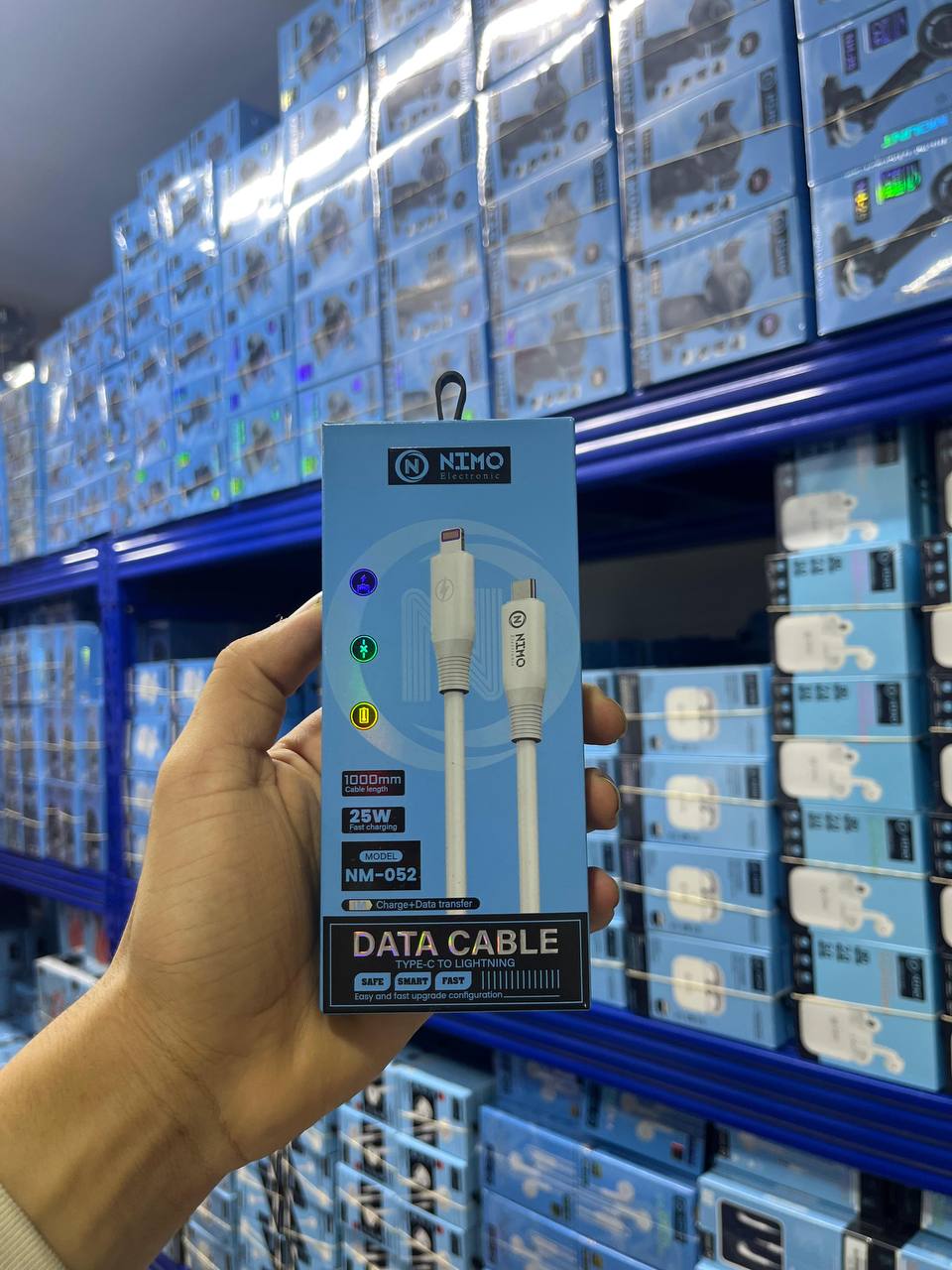 NIMO NM-052 Type-C to Lightning Cable — 25W Fast Charging 1M Length Safe & Smart NIMO NM-052 Câble USB Type-C vers Lightning — Charge Rapide 25 W • Longueur 1 m • Sûr et Intelligent – Image 1