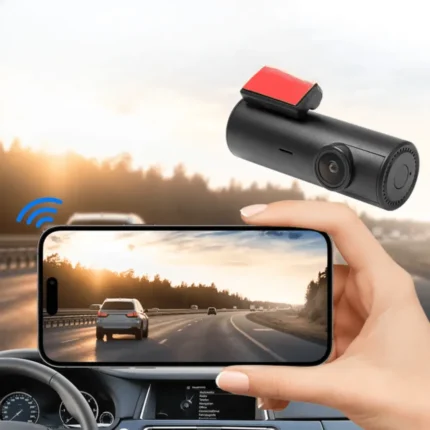 Caméra de bord connectée 24h/7 avec WiFi et angle de vue 170° compatible smartphone